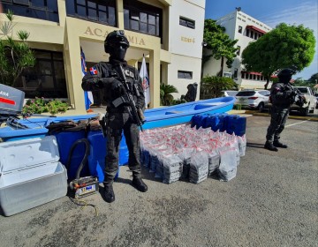 Ocupan 362 paquetes presumiblemente coca&iacute;na en Peravia; apresan dos colombianos