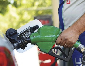 Gobierno congela precios de los combustibles
