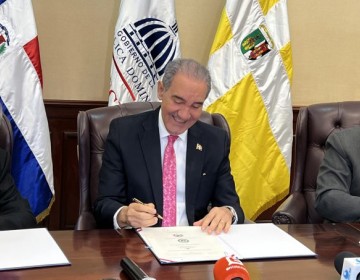 MESCYT suscribe convenio para impulsar a estudiantes de escasos recursos a concluir sus estudios de grado 
