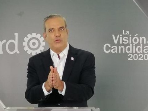 Abinader plantea fusionar las EDES y eliminar impuestos a las exportaciones