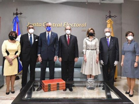 Luis Abinader y Raquel Pe&ntilde;a como presidente y vicepresidente por la JCE