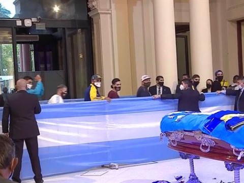 Restos del inmortal Diego Armando Maradona contin&uacute;an en la Casa Rosada de Argentina  