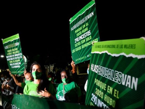 Manifestantes a favor de las tres causales mantedr&aacute;n su lucha frente al congreso