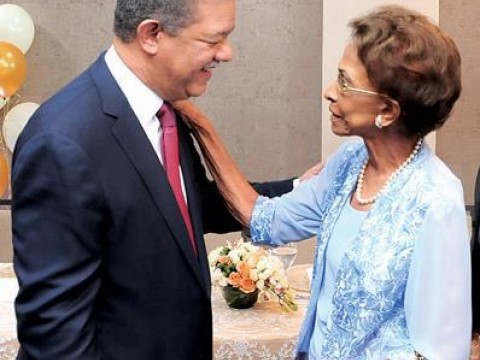 Inician honras f&uacute;nebres de do&ntilde;a Yolanda Reyna 
