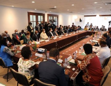 Partidos piden por escrito las propuestas de las 12 reformas al Gobierno