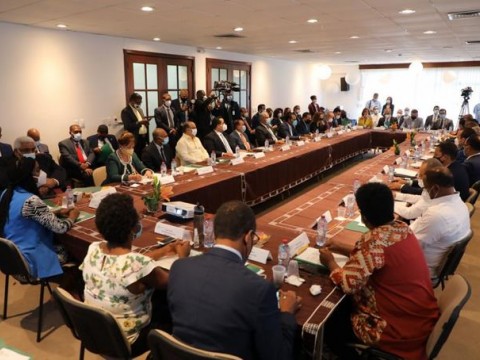 Partidos piden por escrito las propuestas de las 12 reformas al Gobierno