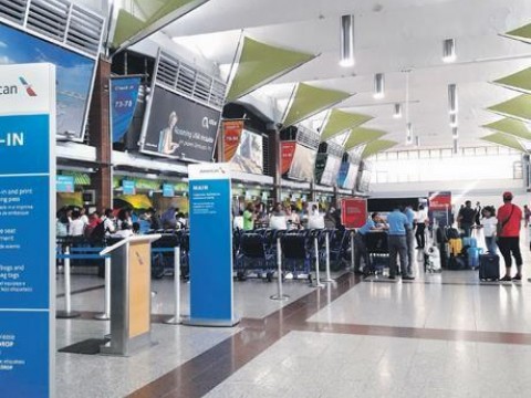 Aerol&iacute;neas explican obst&aacute;culos para eliminar cobro de US$10 a pasajeros dominicanos 