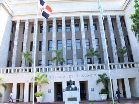 Minerd licit&oacute; 600 mil butacas en los &uacute;ltimos cinco a&ntilde;os y ha recibido menos de 80 mil, seg&uacute;n ministro