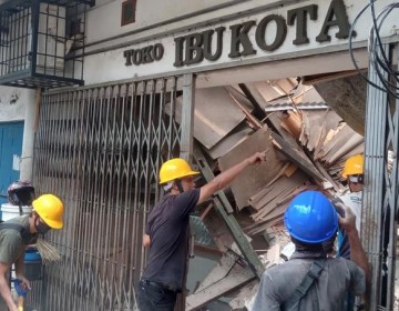 Cerca de 50 muertos y cientos de heridos en un terremoto en Indonesia