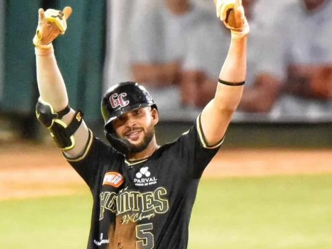 Los Gigantes vencen a las &Aacute;guilas en el Juli&aacute;n Javier