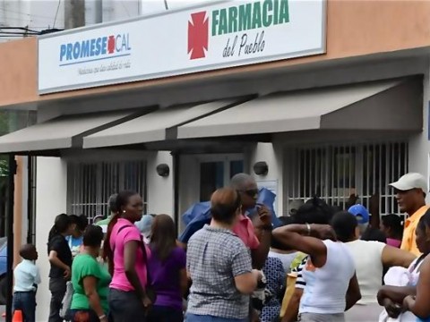 Abarrotan las farmacias populares buscando medicinas