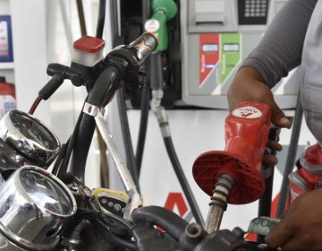 Gobierno mantendr&aacute; invariables precios de casi todos los combustibles