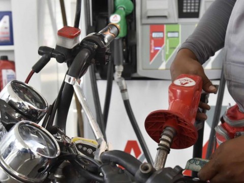 Gobierno mantendr&aacute; invariables precios de casi todos los combustibles