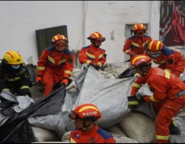 Al menos nueve muertos tras el derrumbe del techo de un centro deportivo escolar en China