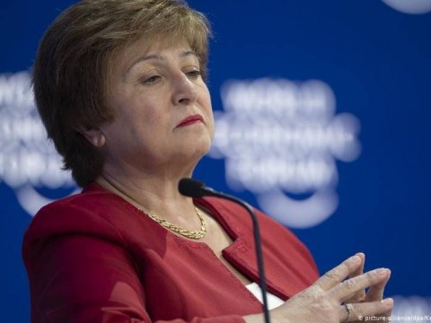 "La pandemia ha puesto al mundo "patas arriba" dice FMI