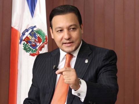 Gobierno trata impulsar plan regularizaci&oacute;n al margen de ley