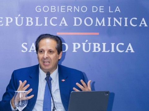 Ministro de Salud: "Vacunas contra el dengue posiblemente lleguen en el 2025 al pa&iacute;s