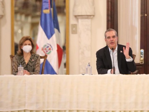 Presidente Abinader explica porqu&eacute; la hay tardanza en reporte de muertos por coronavirus