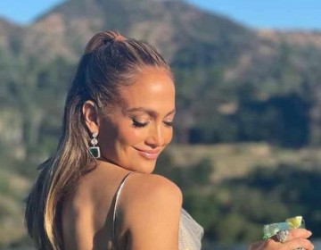 Jennifer L&oacute;pez festeja su cumplea&ntilde;os con sensuales fotos en Instagram
