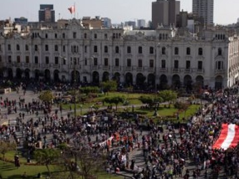 Per&uacute; contin&uacute;a sin presidente, ni poder legislativo 
