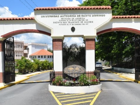 Catedr&aacute;tico solicita a Abinader asignar a profesores de UASD las 9 mil computadores que la JCE ofreci&oacute; al Gobierno