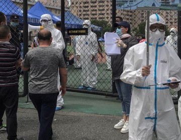 Pek&iacute;n aumenta el nivel de emergencia por la COVID-19 tras rebrote