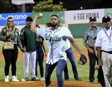 Estrellas capitalizan errores para imponerse a los Toros