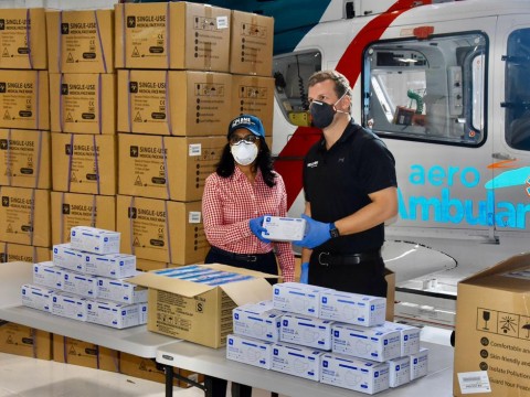 Gonzalo Castillo entrega 250 mil mascarillas y 30 mil guantes al SNS