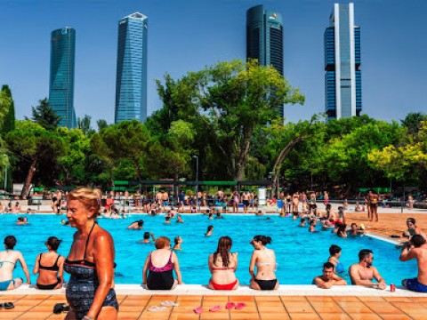 Abren las piscinas y los gimnasios de media Europa, un paso m&aacute;s del desconfinamiento