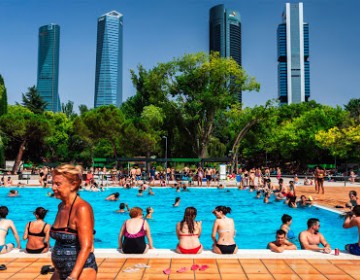 Abren las piscinas y los gimnasios de media Europa, un paso m&aacute;s del desconfinamiento