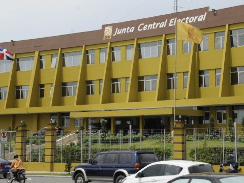 Oposici&oacute;n denuncia Gobierno presiona alcaldes pasen a PRM
