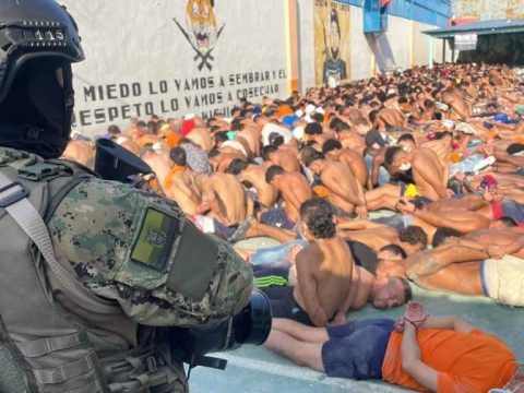 Sube a 31 el n&uacute;mero de fallecidos por enfrentamientos entre reos en c&aacute;rcel de Ecuador