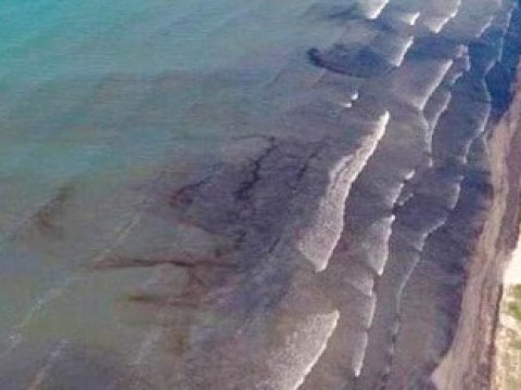 Alertan de riesgo ambiental por derrame petrolero en costas de Venezuela