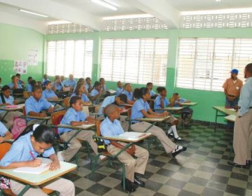 30% de los estudiantes no tiene acesso a internet o una computadora 