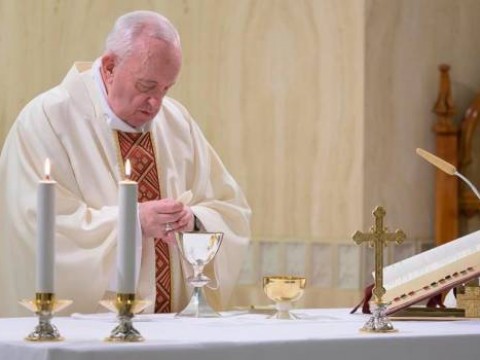 El papa pide rezar por los gobernantes en vez de insultarlos