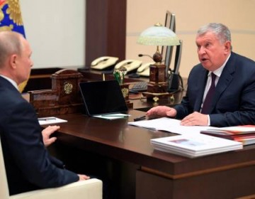 Putin deja el teletrabajo y realiza reuniones sin protecci&oacute;n; su portavoz contrae COVID-19