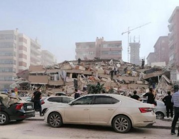 Sismo de 6,7 sacude Turqu&iacute;a, autoridades presumen dej&oacute; v&iacute;ctimas mortales  