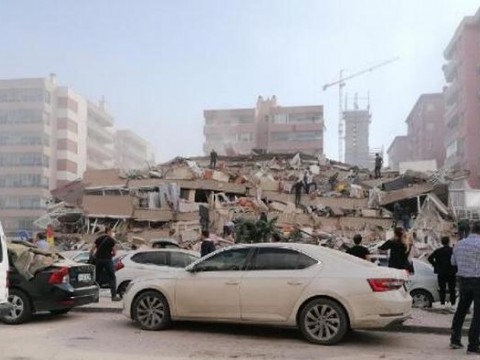 Sismo de 6,7 sacude Turqu&iacute;a, autoridades presumen dej&oacute; v&iacute;ctimas mortales  