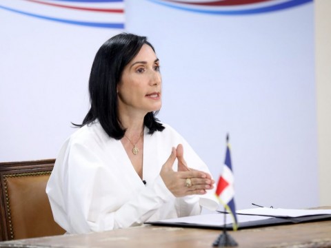 Primera dama dice que a partir de enero empezar&aacute;n a sacar a los ni&ntilde;os de las calles del DN