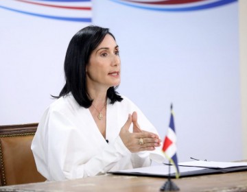 Primera dama dice que a partir de enero empezar&aacute;n a sacar a los ni&ntilde;os de las calles del DN