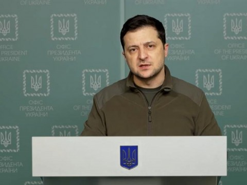 Zelenski promete reconstruir Ucrania y exige a Rusia que lo pague