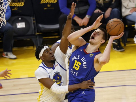 Curry, Poole y Thompson desmoralizan a los Nuggets y asustan al Oeste