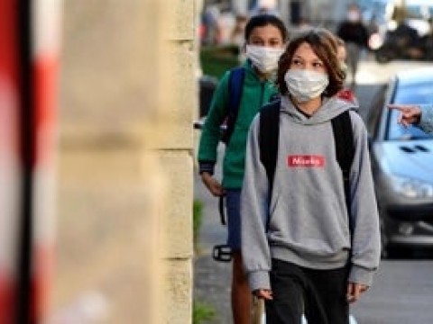 Francia cierra 70 escuelas en una semana por casos de coronavirus