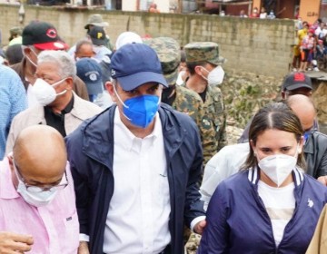Abinader recorre v&iacute;a a&eacute;rea Pedernales, Monte Grande y Tamayo
