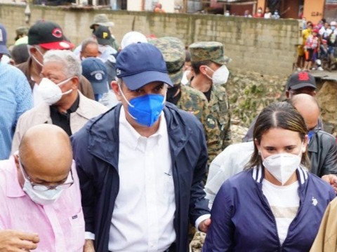 Abinader recorre v&iacute;a a&eacute;rea Pedernales, Monte Grande y Tamayo