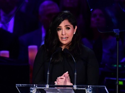 Viuda de Kobe Bryant se tat&uacute;a mensajes que le enviaron su marido e hija fallecidos en accidente a&eacute;reo