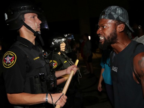 Wisconsin desplegar&aacute; la Guardia Nacional debido a disturbios luego de que un polic&iacute;a disparara 7 veces contra un afroamericano en Kenosha