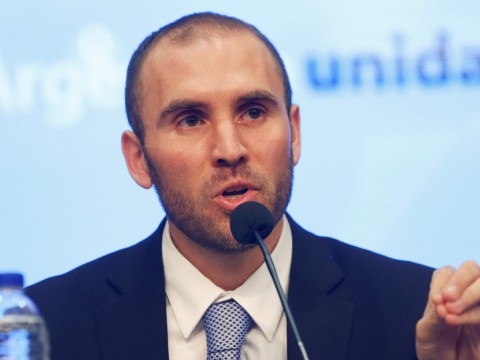 El Ministro de Econom&iacute;a de Argentina afirma que el pa&iacute;s logr&oacute; reestructurar el 99 % de la deuda con los bonistas