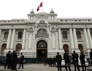 D&iacute;a decisivo para el presidente del Per&uacute; ,congreso decide si sustituirlo por presunta corrupci&oacute;n 