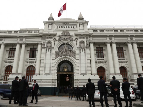 D&iacute;a decisivo para el presidente del Per&uacute; ,congreso decide si sustituirlo por presunta corrupci&oacute;n 